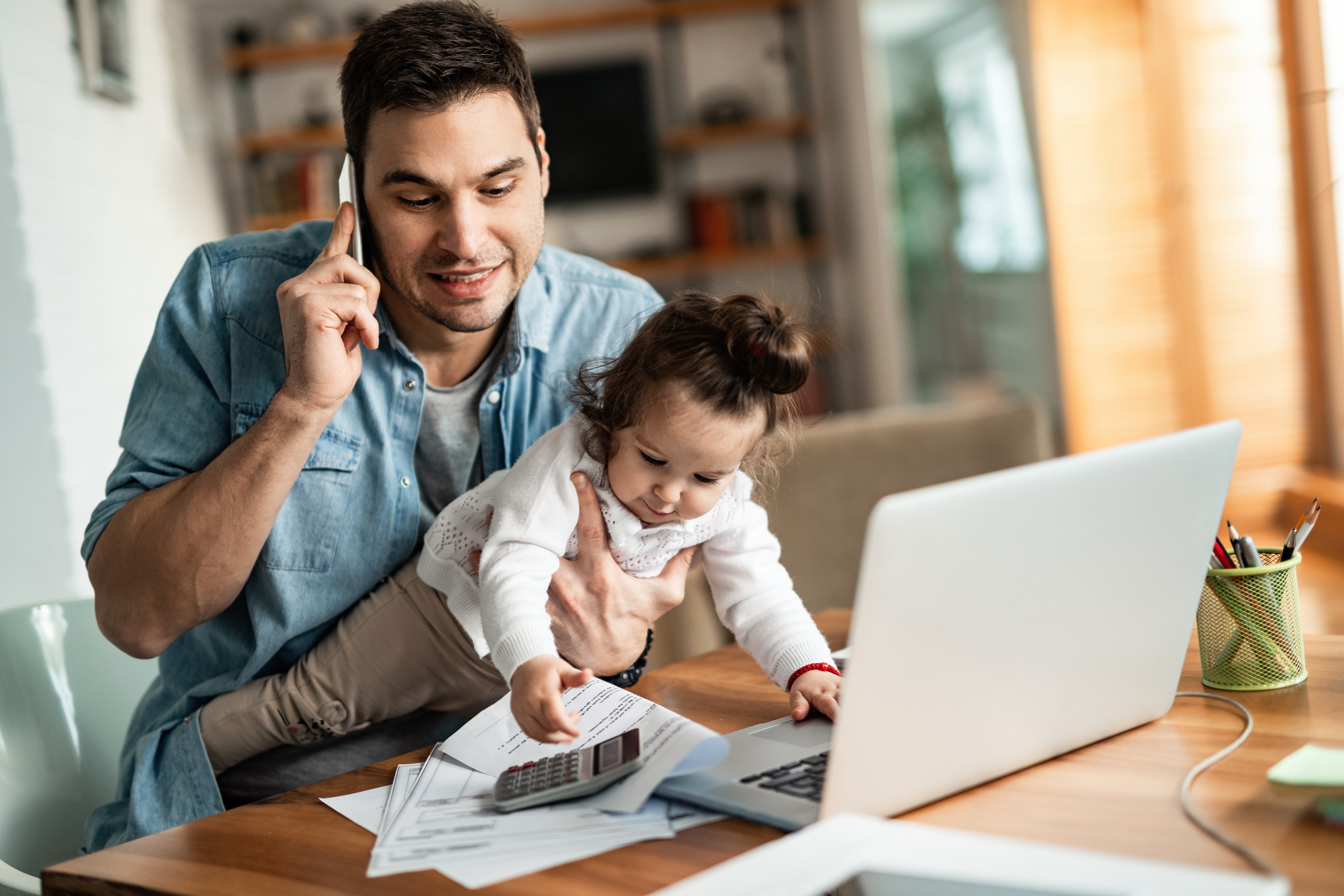 Daddy working. Работа из дома. Working from Home. Работа дома. Работа из дома картинки.